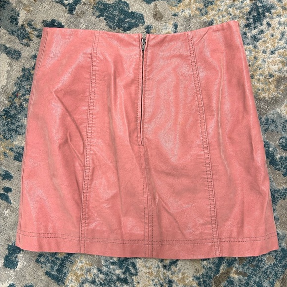 REVOLVE Free People Modern Femme Vegan Suede Mini Skirt in Rose size 4 LIKE NEW - Picture 3 of 6